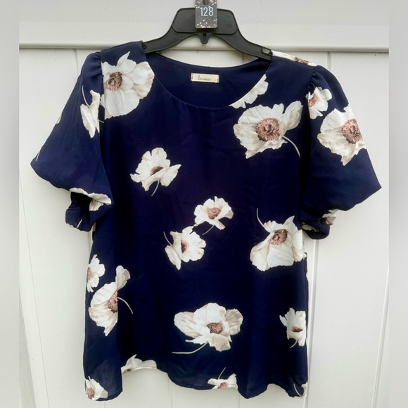 Les Amis Navy Blue Floral Blouse With Large White Flowers.  Size Large. NWOT - Picture 4 of 5